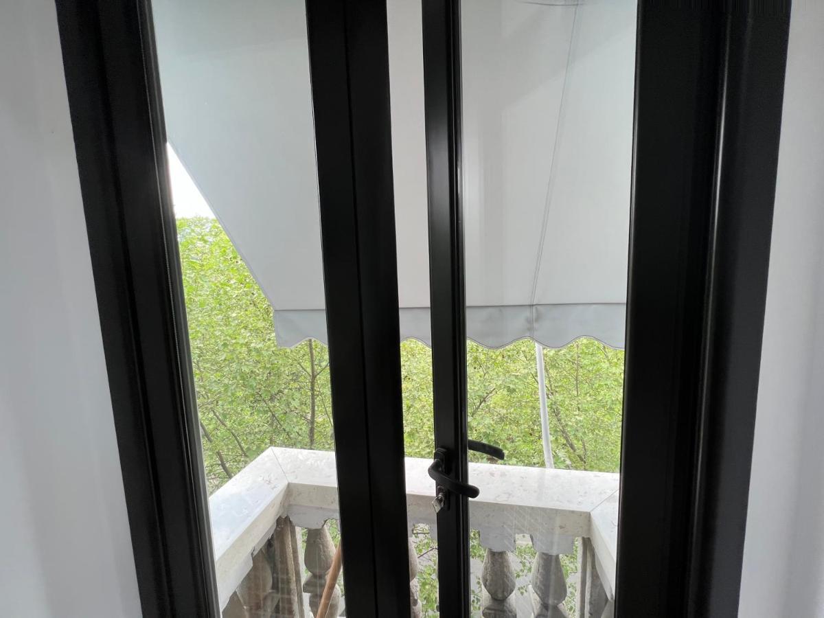Luxury Apartment In Blloku Area Tirana Exterior photo